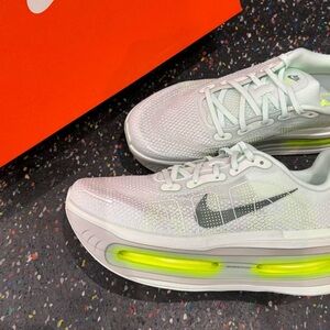 New Nike Vomero Premium Barely Volt Sneaker Running Shoes